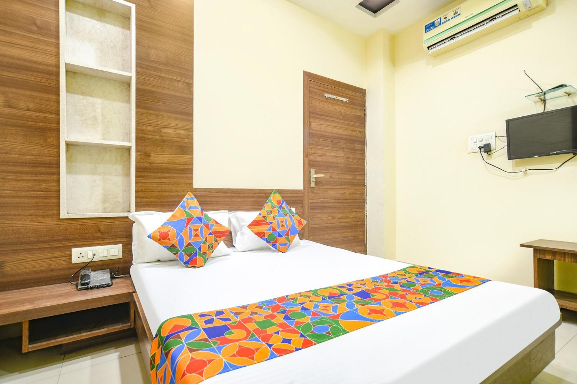 Fabexpress Blue Star Hotell Ujjain Eksteriør bilde