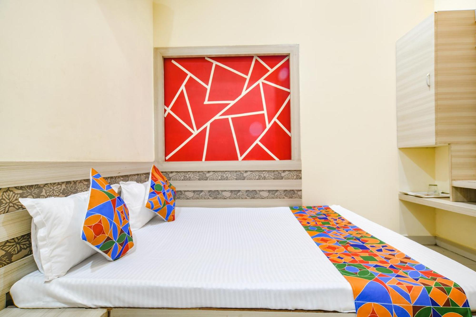 Fabexpress Blue Star Hotell Ujjain Eksteriør bilde