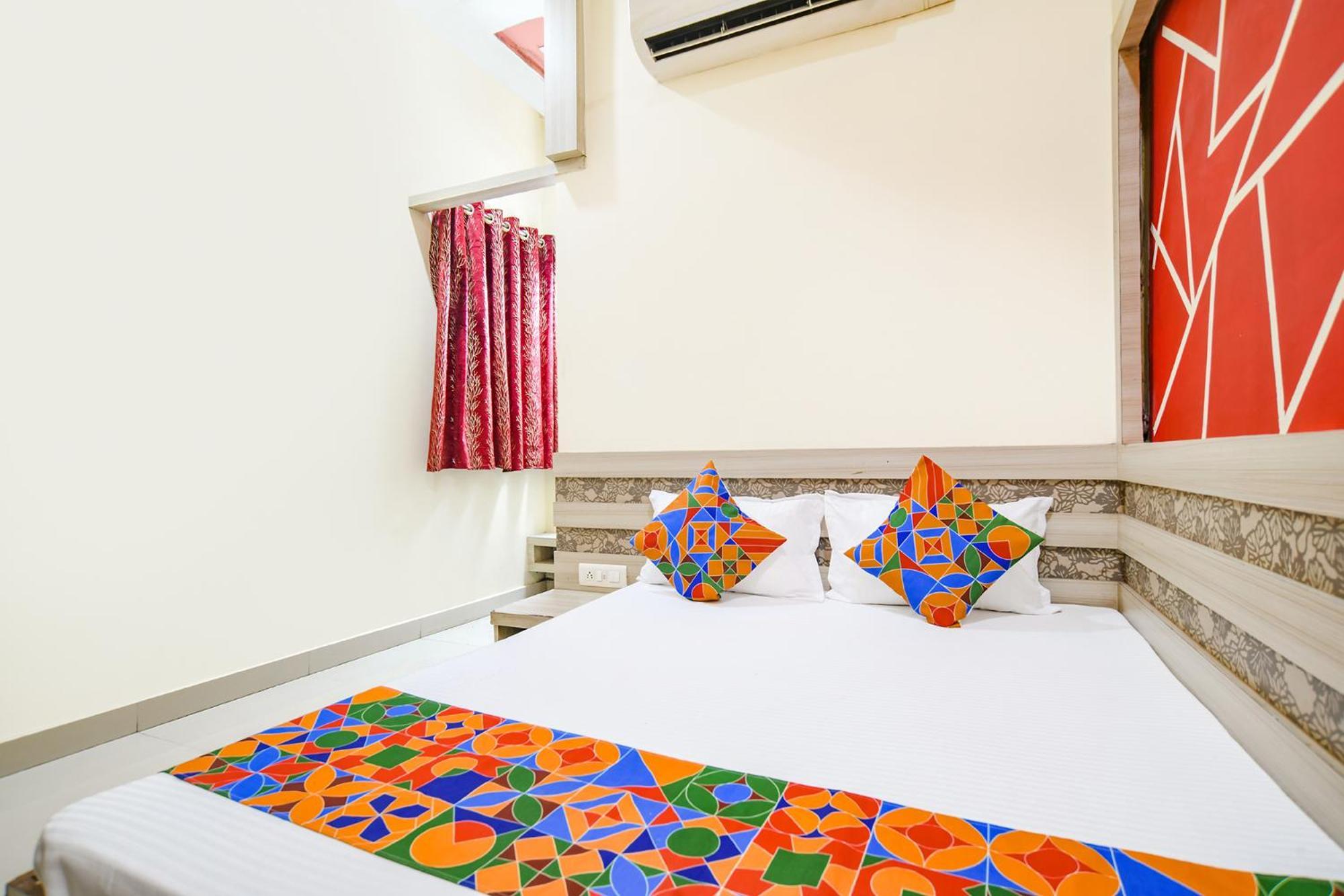 Fabexpress Blue Star Hotell Ujjain Eksteriør bilde