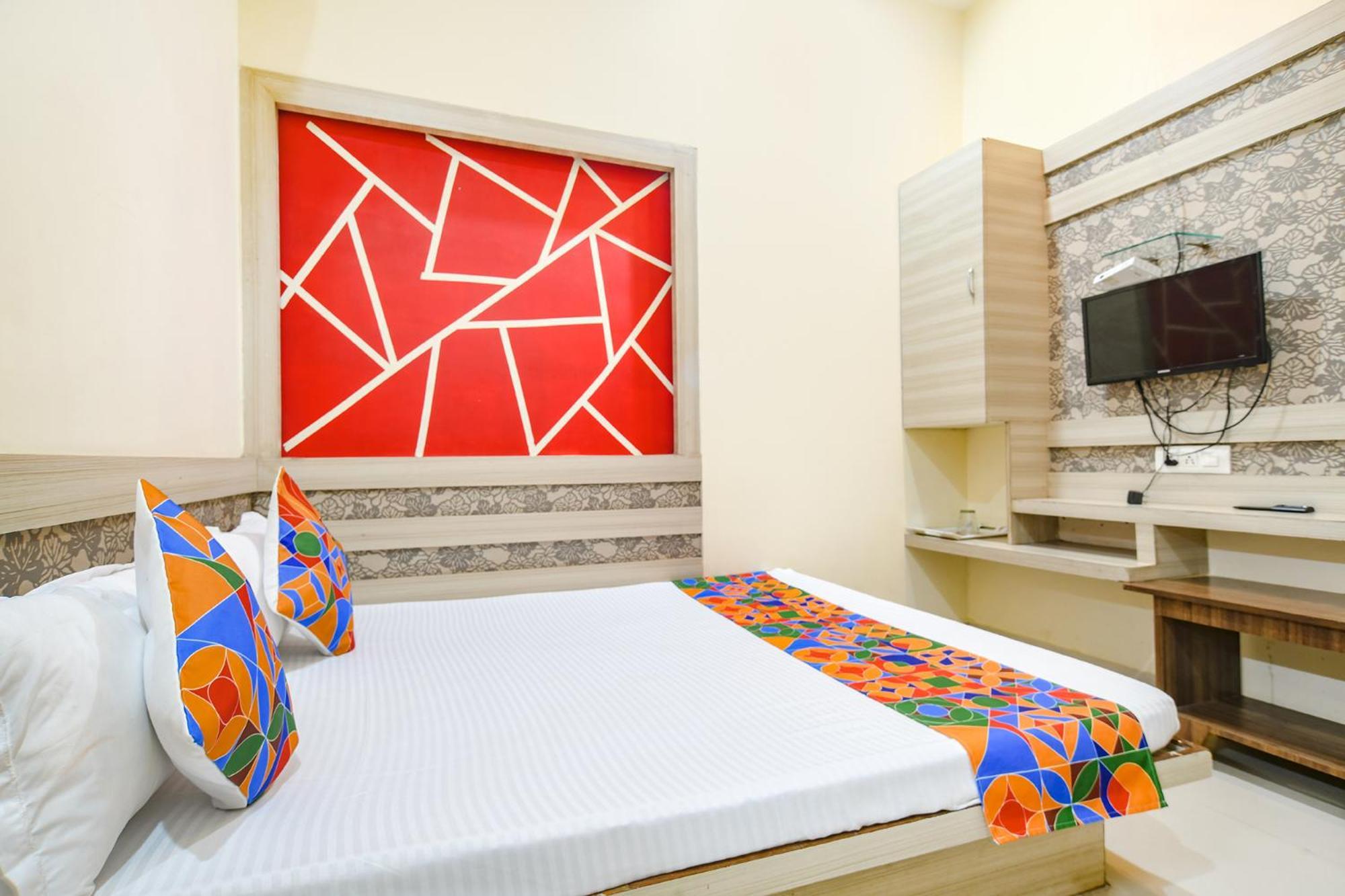 Fabexpress Blue Star Hotell Ujjain Eksteriør bilde