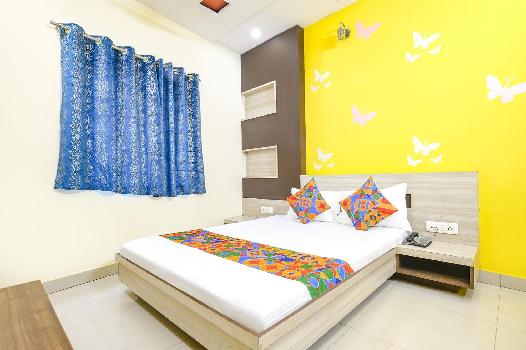 Fabexpress Blue Star Hotell Ujjain Eksteriør bilde
