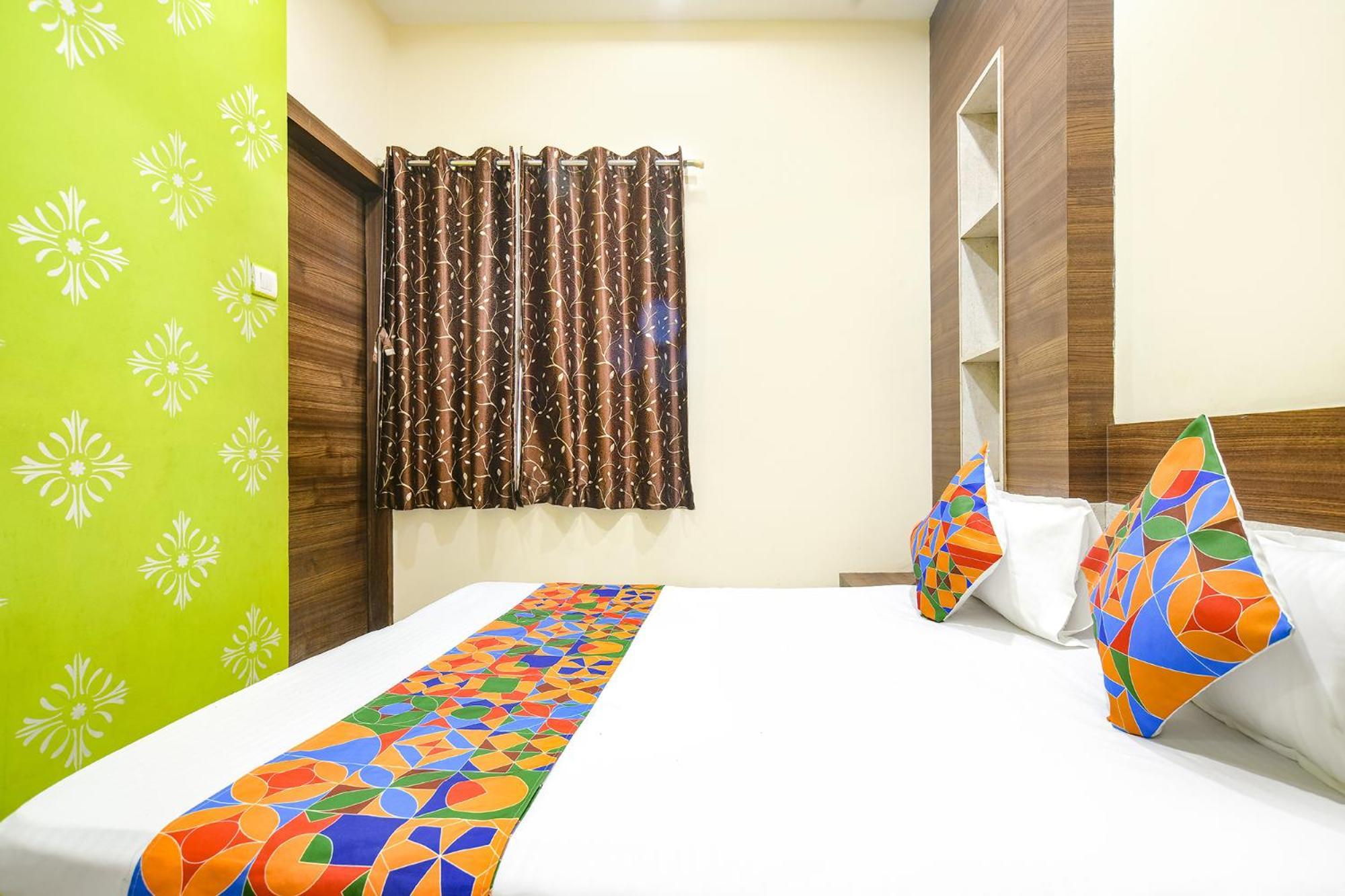 Fabexpress Blue Star Hotell Ujjain Eksteriør bilde