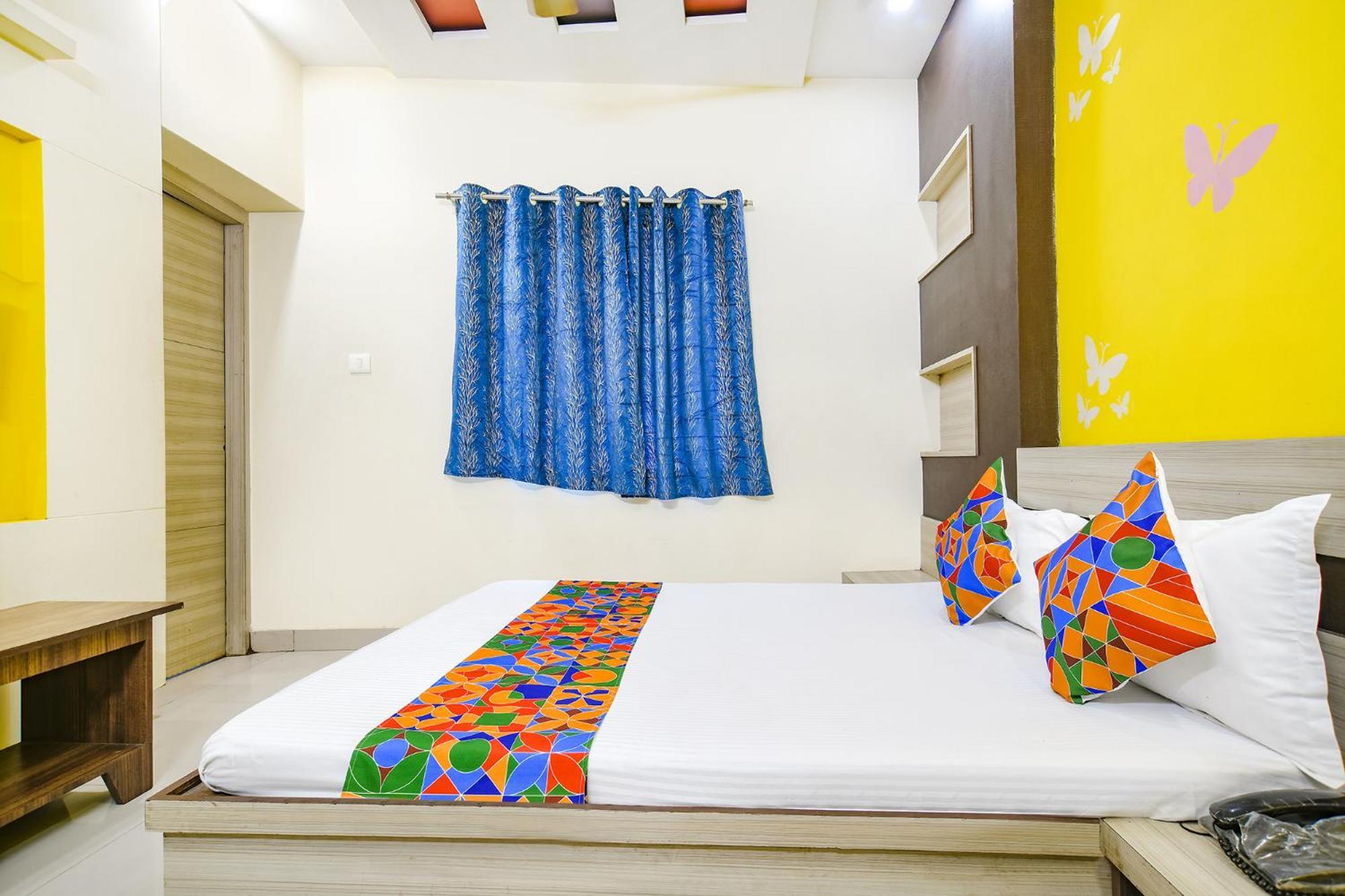 Fabexpress Blue Star Hotell Ujjain Eksteriør bilde