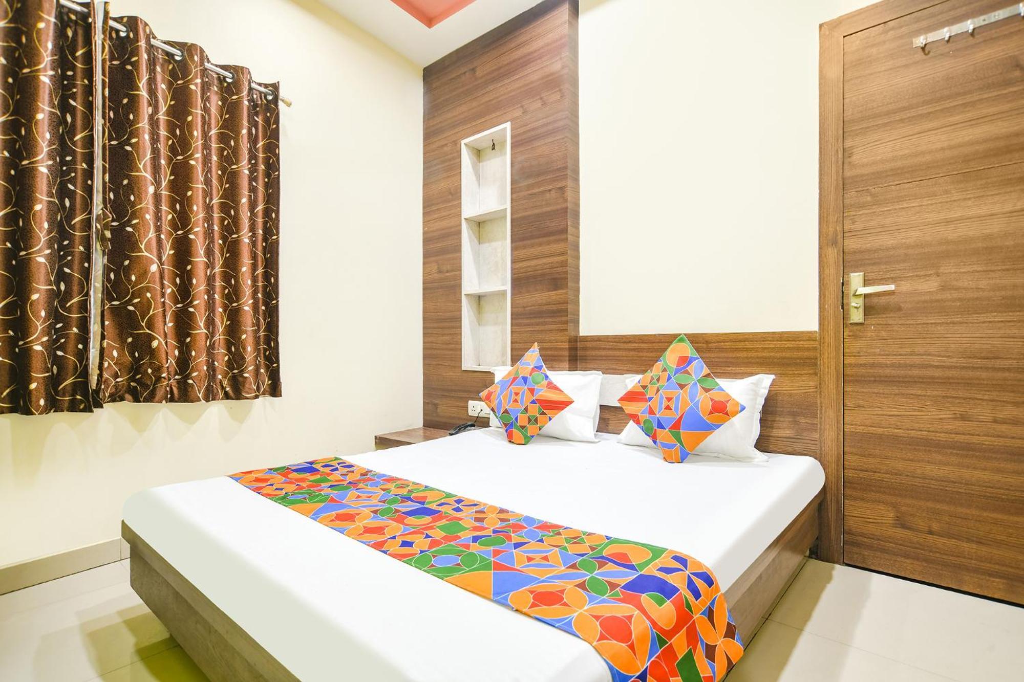 Fabexpress Blue Star Hotell Ujjain Eksteriør bilde