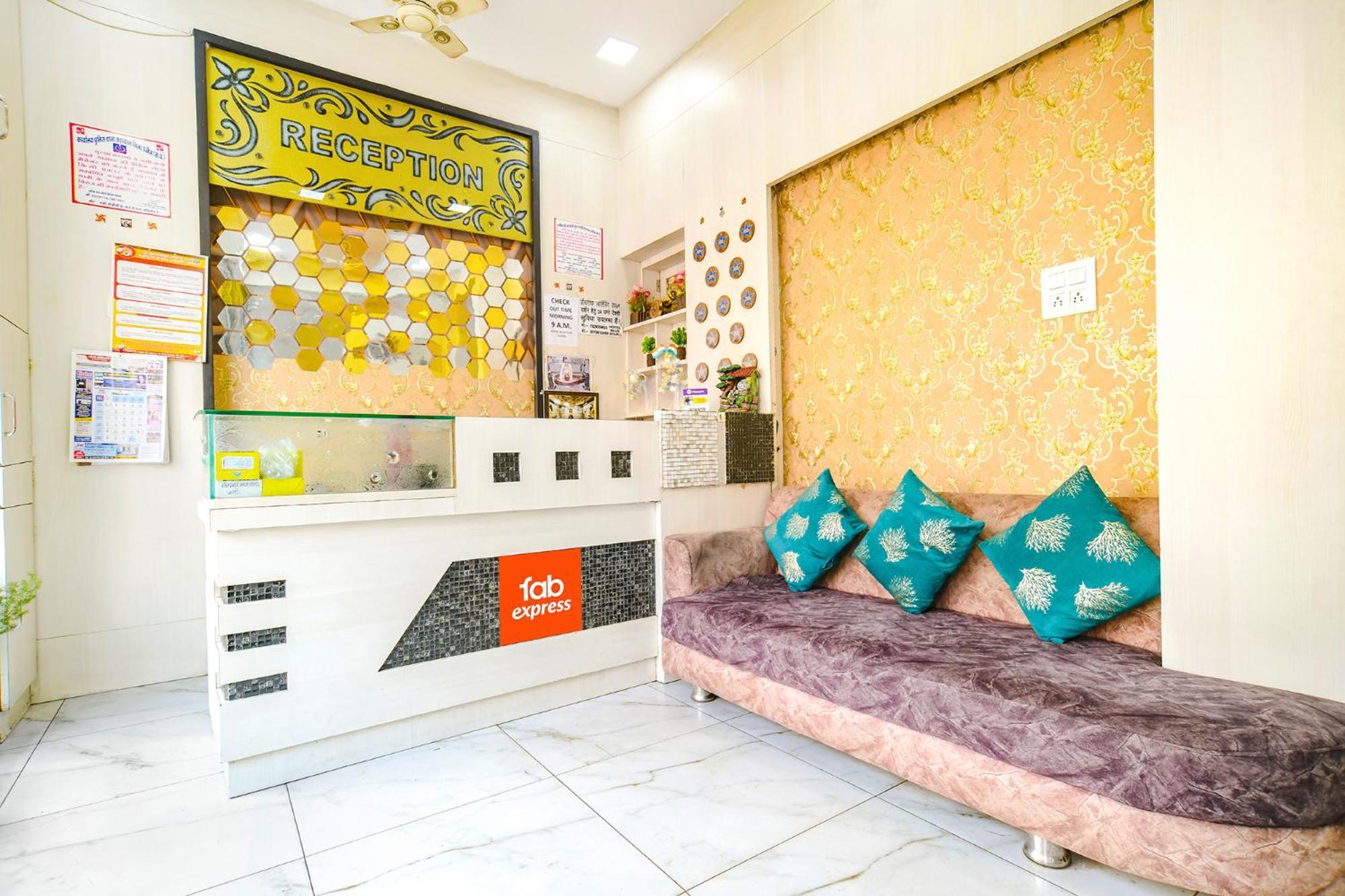 Fabexpress Blue Star Hotell Ujjain Eksteriør bilde
